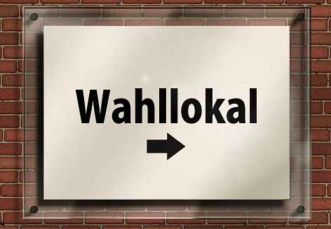 Ein Schild, auf dem Wahllokal geschrieben steht.