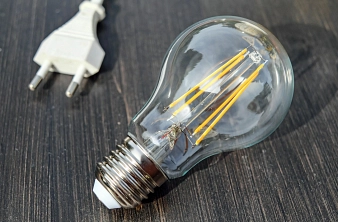 Symbolbild Stecker und Glühbirne&nbsp;&copy;&nbsp;Pixabay