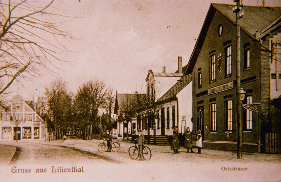 Historische Postkarte von circa 1910 mit Blick auf die Lilienthaler Hauptstraße&nbsp;&copy;&nbsp;Heimatverein Lilienthal