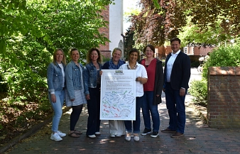 Steuerungsgruppe und Bürgermeister Kim Fürwentsches präsentieren das Schutzkonzept.&nbsp;&copy;&nbsp;Gemeinde Lilienthal